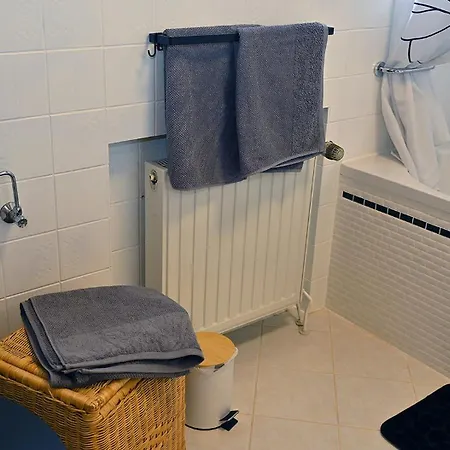 Apartment Grosse Und Schoene In *