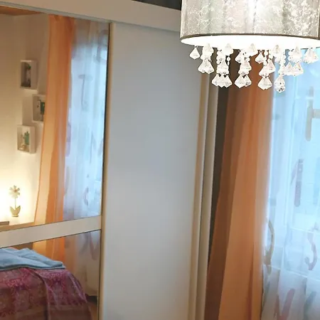 Grosse Und Schoene In Apartment *