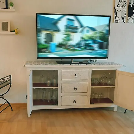Apartment Grosse Und Schoene In *